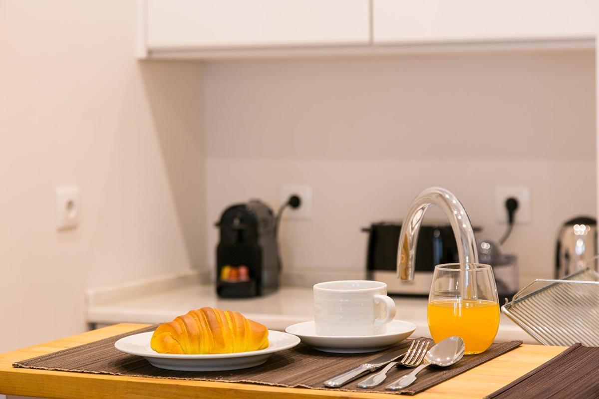 Lovelystay - Cozy 3Bdr Apartment In Estrela Lisbon Exterior photo