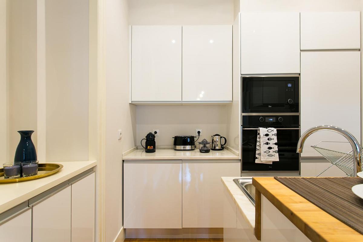 Lovelystay - Cozy 3Bdr Apartment In Estrela Lisbon Exterior photo
