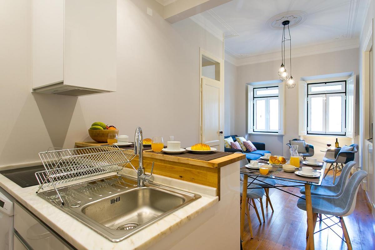 Lovelystay - Cozy 3Bdr Apartment In Estrela Lisbon Exterior photo