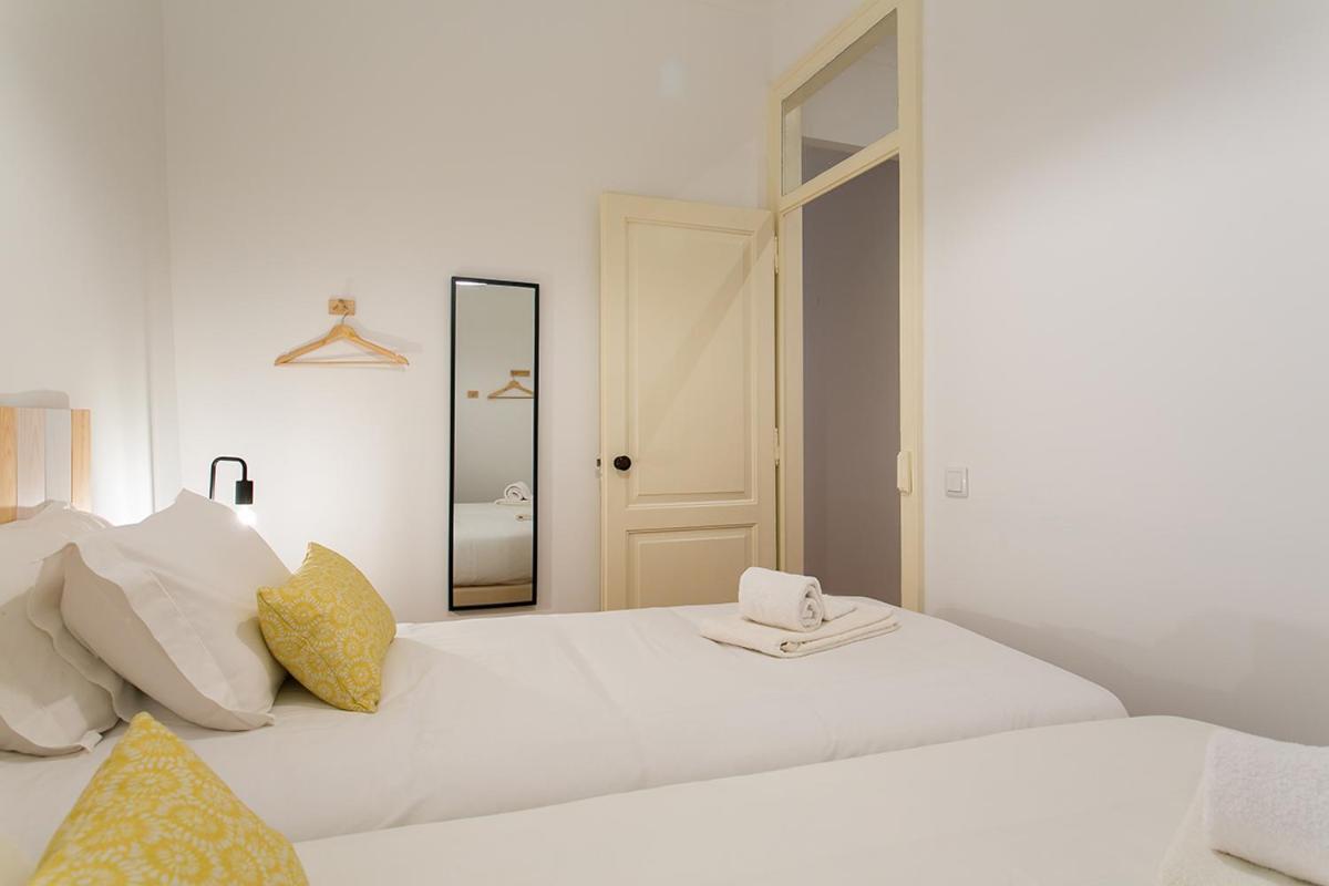 Lovelystay - Cozy 3Bdr Apartment In Estrela Lisbon Exterior photo