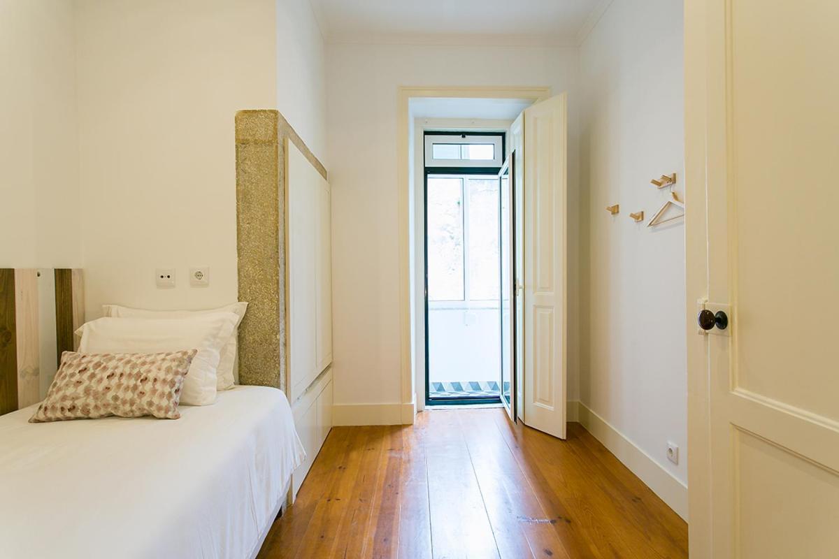 Lovelystay - Cozy 3Bdr Apartment In Estrela Lisbon Exterior photo