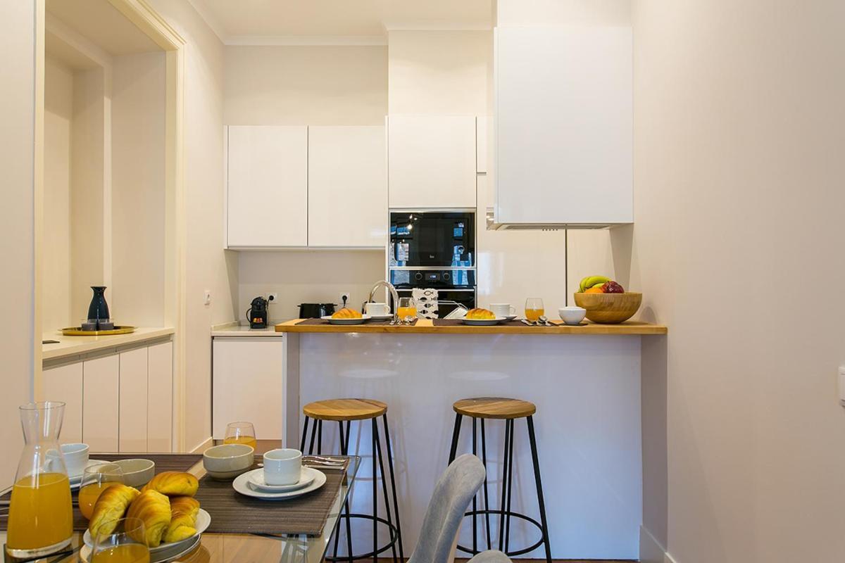 Lovelystay - Cozy 3Bdr Apartment In Estrela Lisbon Exterior photo