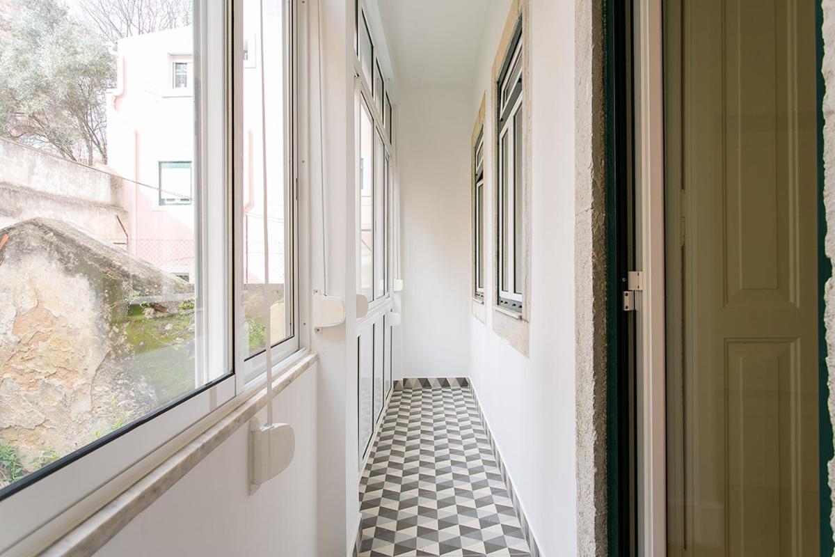 Lovelystay - Cozy 3Bdr Apartment In Estrela Lisbon Exterior photo