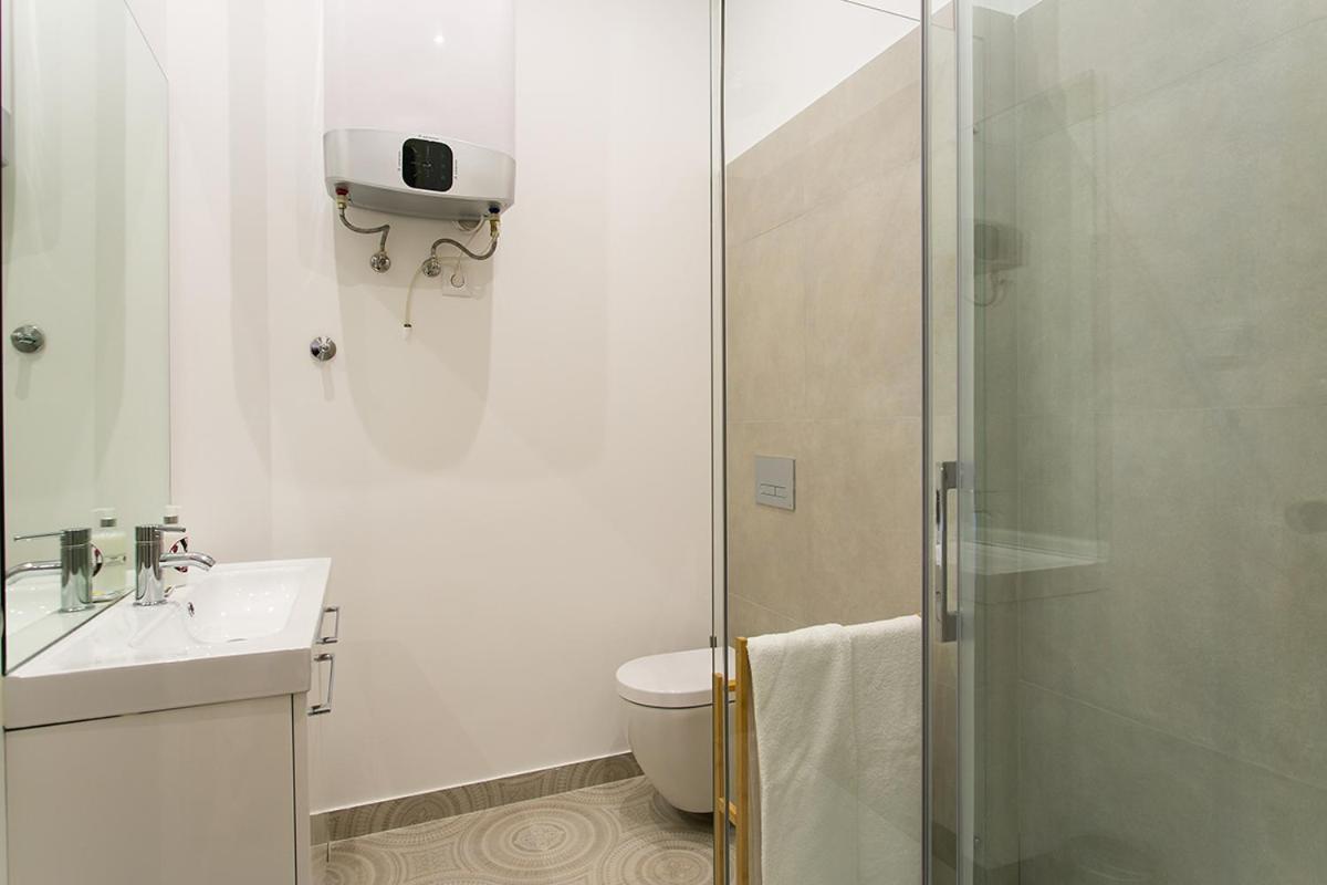 Lovelystay - Cozy 3Bdr Apartment In Estrela Lisbon Exterior photo